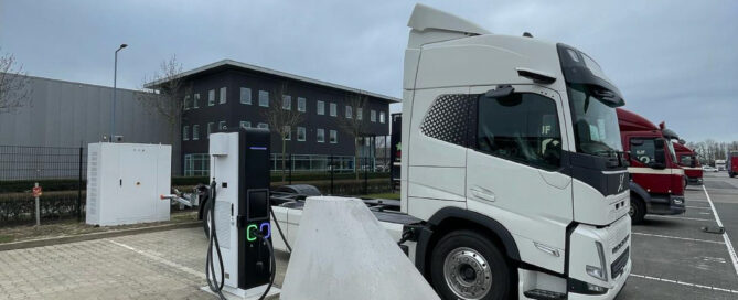 Vrachtwagen laadpaal