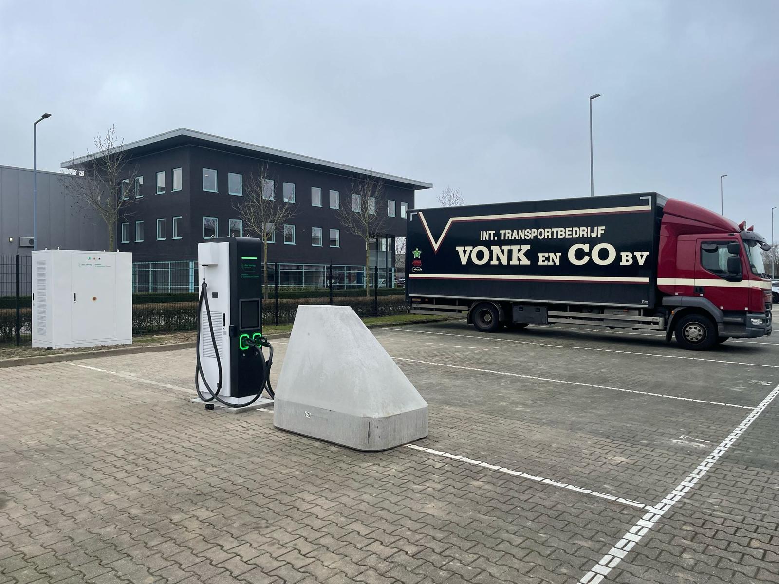 Laadpaal 350A Voltra 480kW Power unit met 350A dispenser